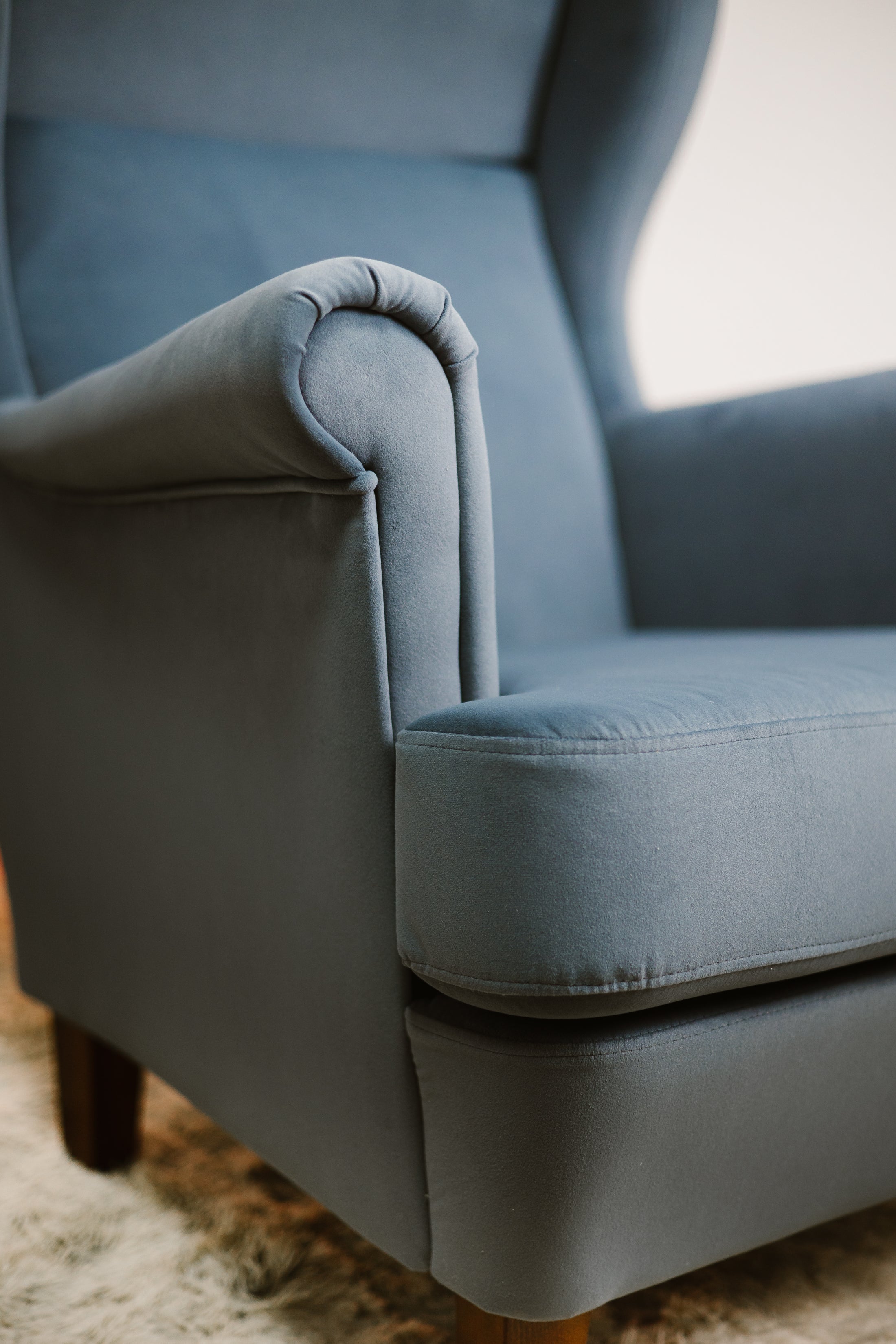 Klasyczny Fotel Uszak Otusso - Elegancja i Komfort z Technologią BE CLEAN®, Idealny do domu