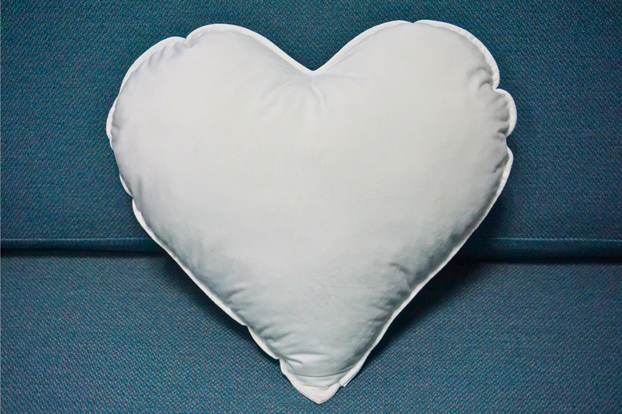 Dekoracyjna Poduszka Walentynkowa Velvet w Kształcie Serca – Elegancka Stylowa Dekoracja, Idealna na Prezent