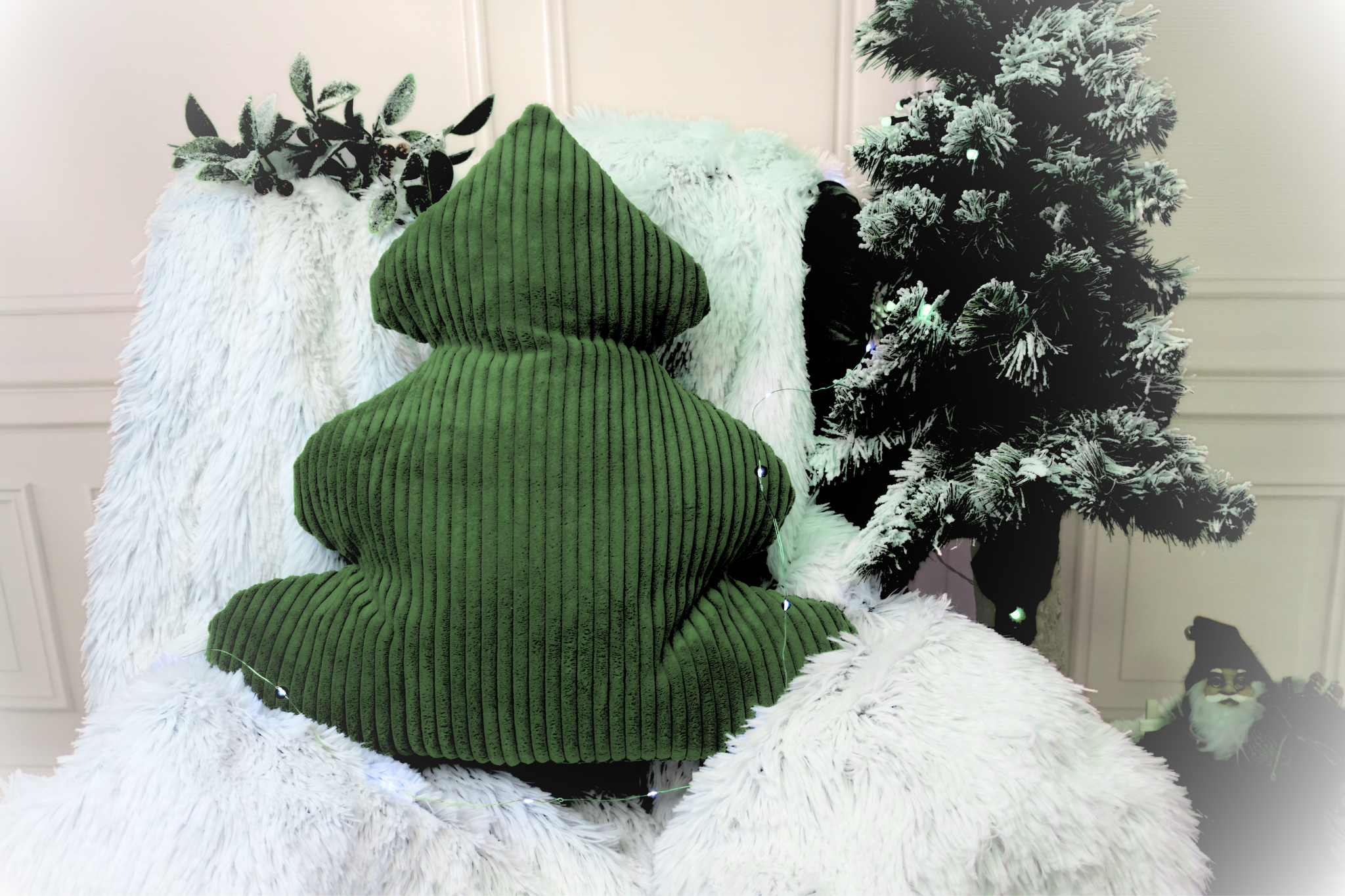 Dekoracyjna Świąteczna Poduszka Choinka ze Sztruksu – Kolorowa i Stylowa Dekoracja Świąteczna, Idealna do Domu i na Prezent