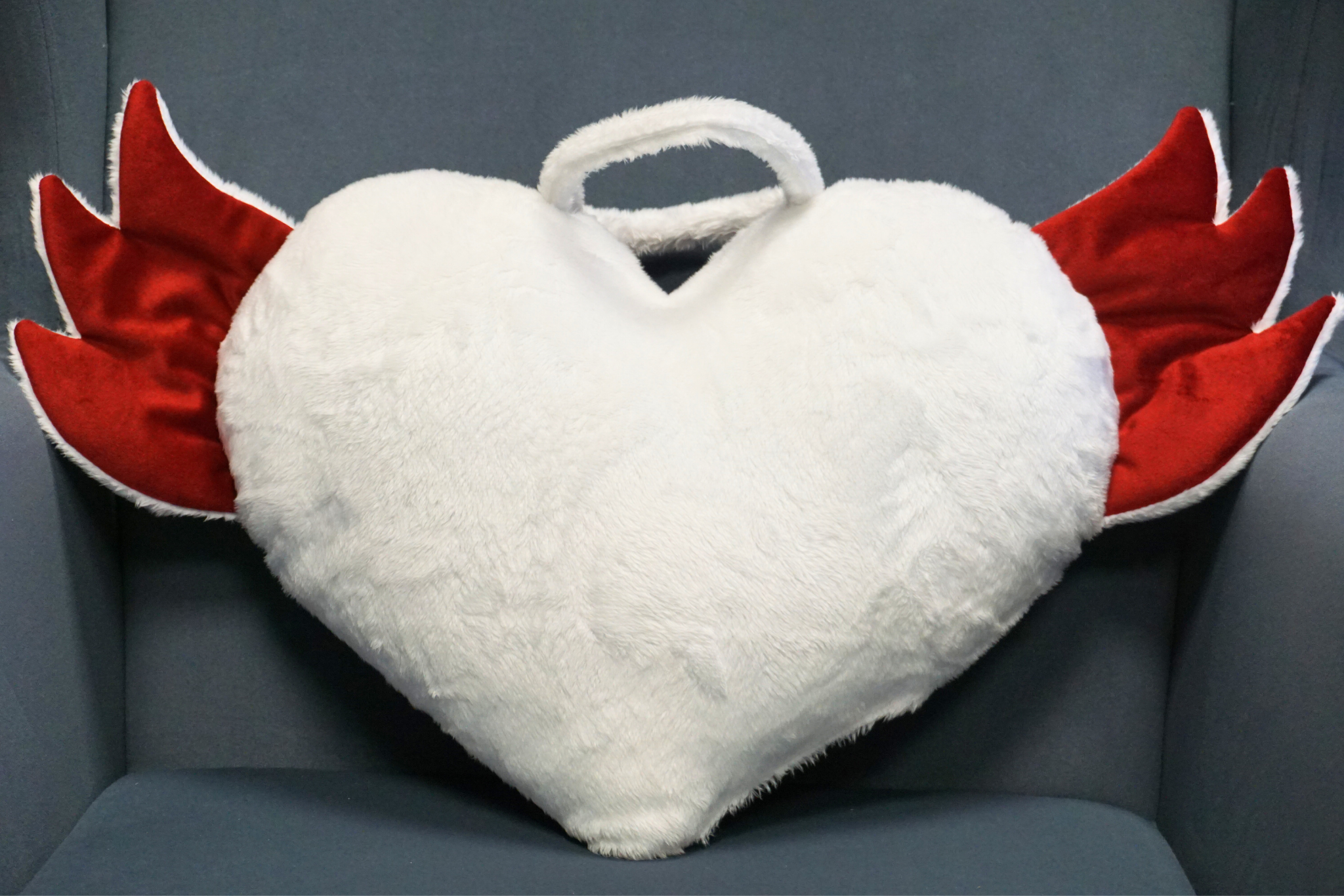 Poduszki Dekoracyjne Walentynkowe Serce: Anioł i Diabeł – Dekoracyjny Komplet w Odcieniach Miłości, Idealna na Prezent, Rozmiar 45x32 cm