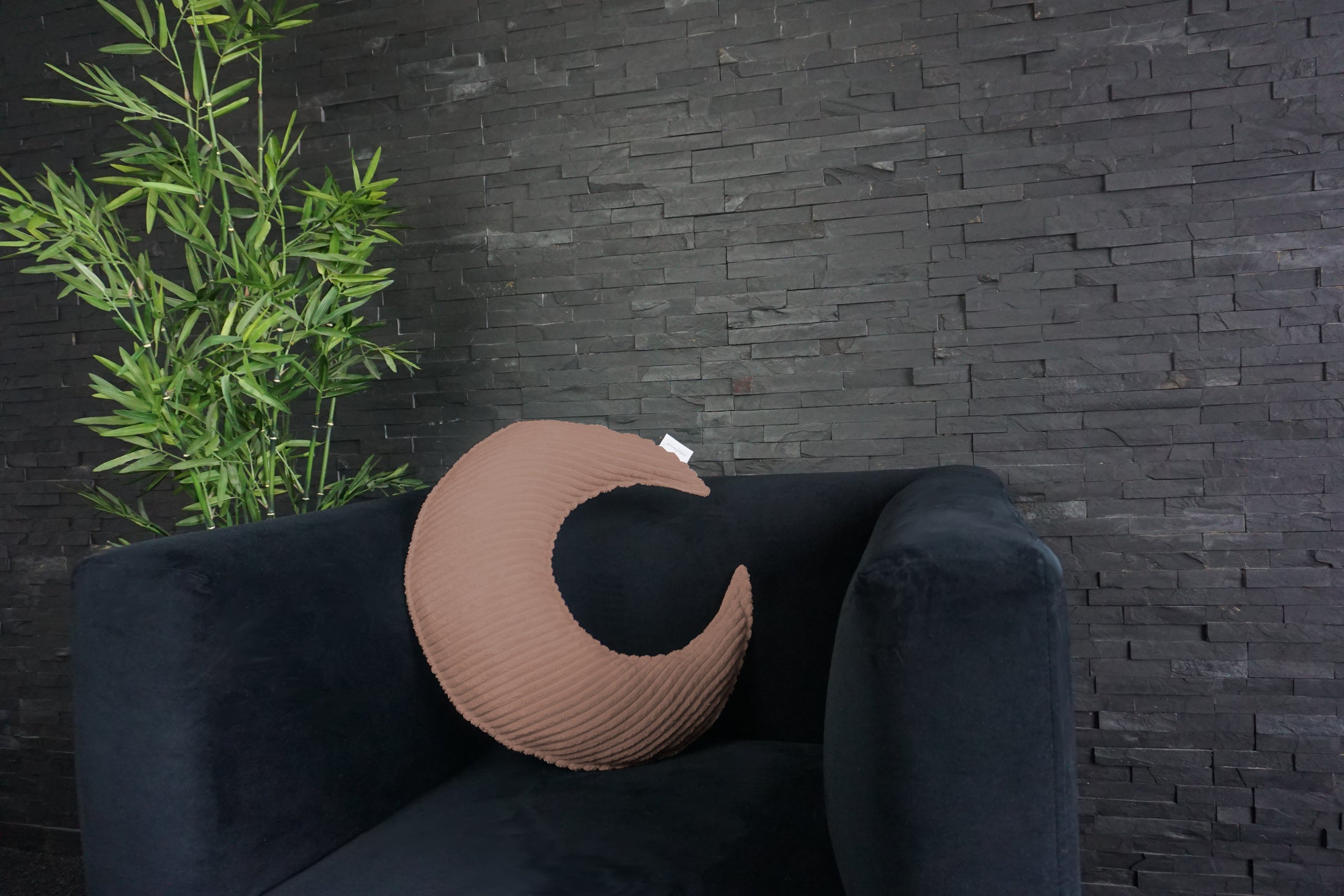 Poduszka Dekoracyjna Księżyc z Sztruksu – Elegancki i Magiczny Akcent w Twoim Domu, Idealna na Prezent, Ø 45 cm